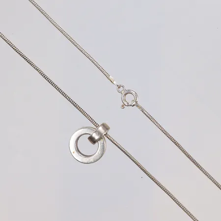 Collier Ring Around Pendant Efva Attling, 43,5cm, bredd ca20mm, Silver 925/1000 Vikt: 6,3 g
