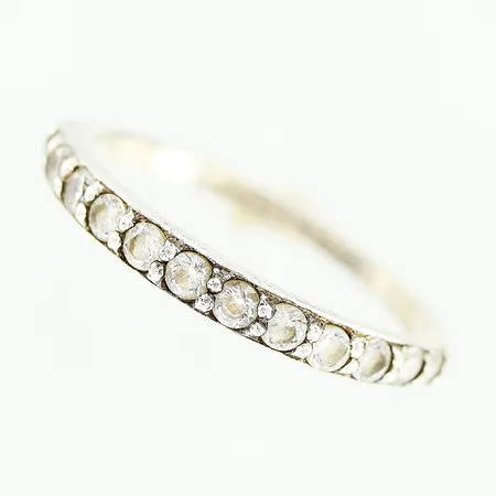 Ring, stenar, stl 17, bredd 2mm, silver 925/1000. Vikt: 1,3 g