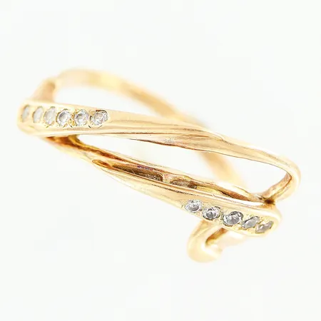 Ring, stenar, stl 16¾, bredd 1,5-10,5mm, skev, rödguld, 14K. Vikt: 2,5 g