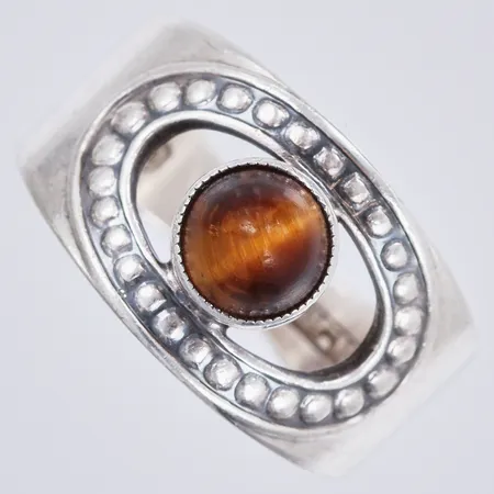 Ring med 1964 E Granit Finland, stl: 17½, bredd ca 3-11mm, 813/1000 silver Vikt: 4 g