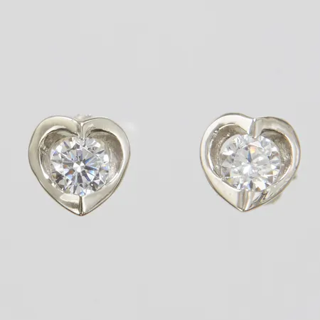 Ett par örhängen, hjärtan, vita stenar, 6,7x6,9mm, vitguld, 14K Vikt: 1,3 g