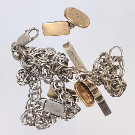 Diverse silver, gravyr, defekt/av Silver 830/1000  Vikt: 42 g