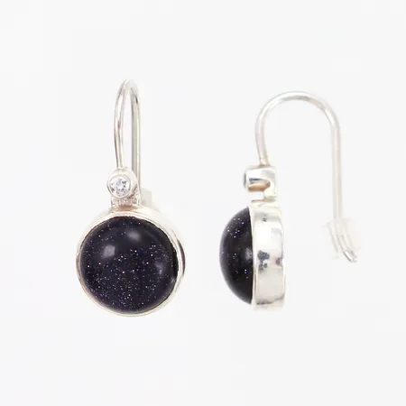 Ett par örhängen KumKum med svartglittriga stenar, Ø11mm, silver 925/1000 Vikt: 4,2 g
