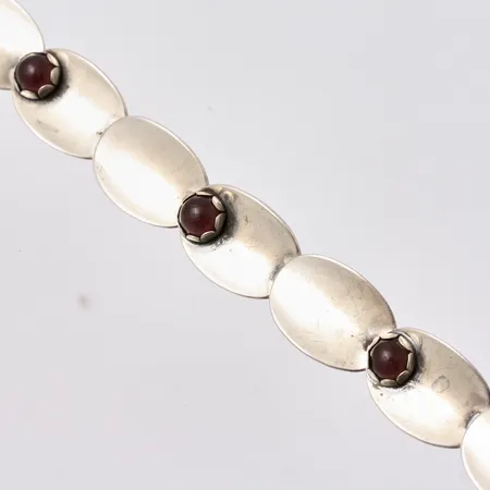 Armband i silver, 20cm, bredd 12.5mm, 6st ljuslila stenar, mått Ø6.3mm, 830/1000, tillverkad av Alton, år 1960, vikt 18.62g.