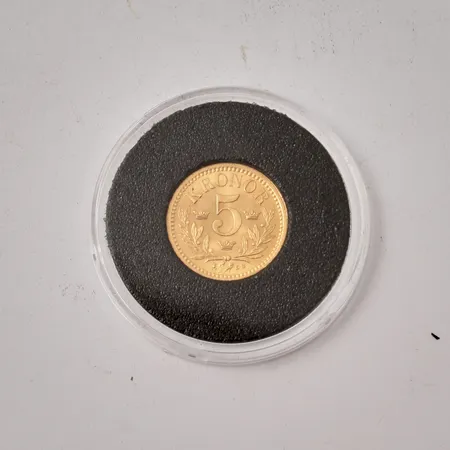 Guldmynt 5kr, Ø16mm, Oscar II Sveriges och Norges konung, 1901, myntkapsel, 21,6K, vikt 2,2g.