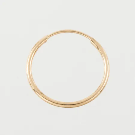 Örhänge udda, diameter 15.5 mm, 18k.OBS! Skickas tidigast 4/8 pga. semesterstängt. Vikt: 0,2 g