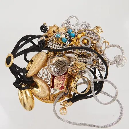 Diverse guld, 18K, bruttovikt:196,6g. 