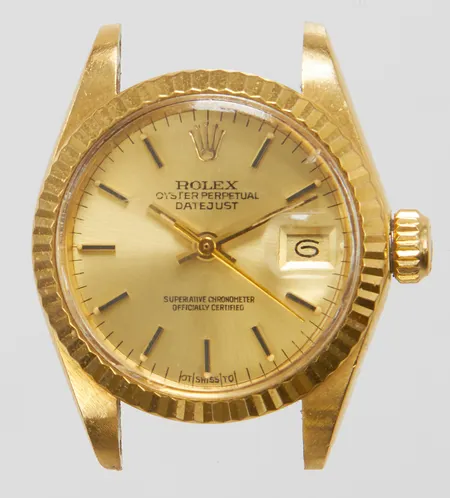 Damur Rolex Oyster Perpetual Datejust 18K, Ø 25,5mm, automatisk, Chronometer, refnr: 6917, serienr: 5279499, cal. 2030, verknr: 50656, boettnr: 6900, år 1978, safirglas med repor och nagg, nött serienr samt refnr, servicebehov, inga tillbehör.