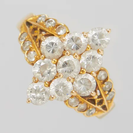 Ring, vita stenar, Ø17½, bredd: 2,1-16,7mm, 21,6K Vikt: 4,9 g