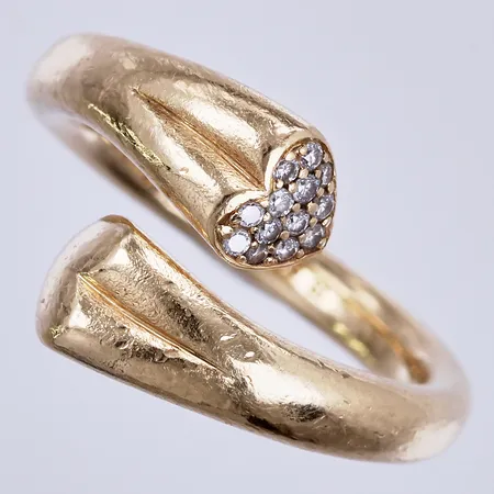 Ring med diamanter 0,10ct enligt gravyr, Noën, stl: 16¾, nypris ca 18000kr, 18K Vikt: 9,7 g