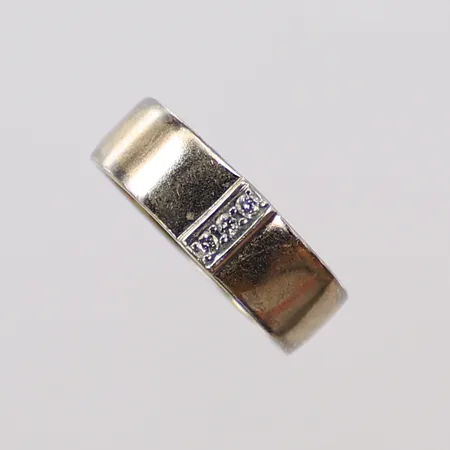 Ring med diamanter totalt ca 0,03ct, stl 19, bredd 5mm, vitguld, 18K Vikt: 7 g