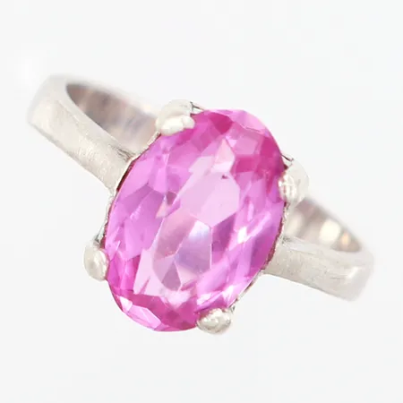 Ring med rosa sten, stl 17, bredd: 3-12mm Vikt: 3,6 g