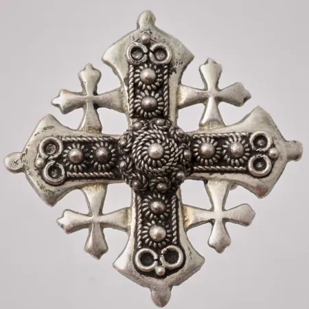 Hänge/Brosch i silver, mått 29,3x29,3mm, vikt 10,48g.