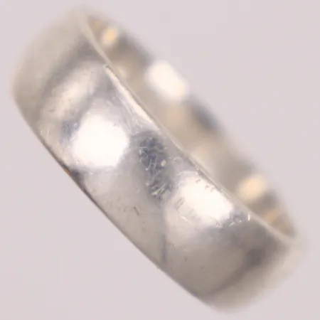 Ring, stl 19½, bredd 7mm, GHA, repor, silver 925/1000 Vikt: 7,9 g