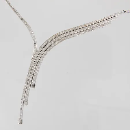 Collier, briljantslipade diamanter 147xca0,005ct, totalt ca 0,73ctv, 38cm, bredd 2-60mm, vitguld, 18K Vikt: 34,6 g