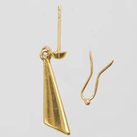 Diverse guld, defekt, udda, 18K Vikt: 0,6 g