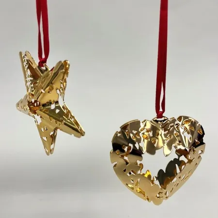 Juldekorationer hjärta och stjärna, Georg Jensen, längd ca 6cm, 18K guldpläterad mässing, design Louise Campbell, ur Christmas Collectibles 2015, originalask Skickas med paket.