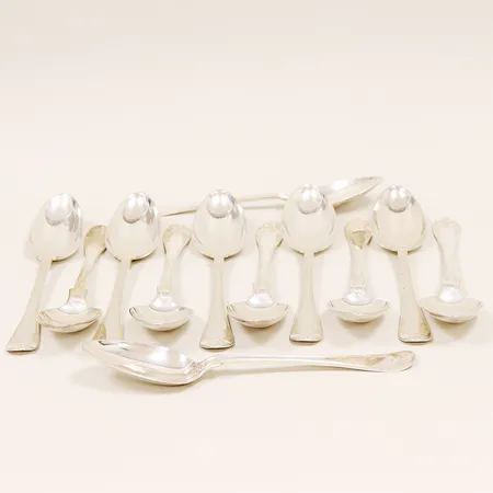 12 matskedar, 22cm, gravyr, 830/1000 silver  Vikt: 804,1 g
