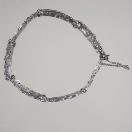 Armband med stenar, längd 17,5 cm, bredd 7,2 mm Vikt: 12 g