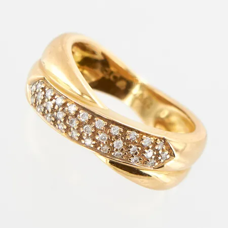 Ring med diamanter 0,16ct, stl 16½, bredd ca 6mm, 18K Vikt: 6,8 g