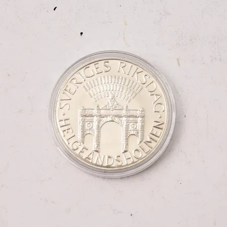 Jubileumsmynt i silver, 100 kronor, Sveriges Riksdag Helgeandsholmen, 1983, 925/1000, myntkapsel, vikt 16g.