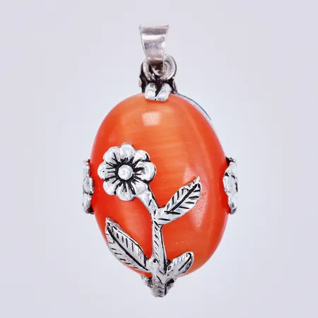 Hänge med sten, längd ca 2,9cm, bredd ca 16mm, 925/1000 silver  Vikt: 4,9 g