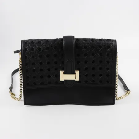 Väska Day ET Birger et Mikkelssen, läder, mått ca 26x18x14cm, innerfack med dragkedja som avskiljare, mindre fack med dragkedjanummer på tag 3205485592, bra bruksslitage något repigt på låset Vikt: 0 g Skickas med postpaket.