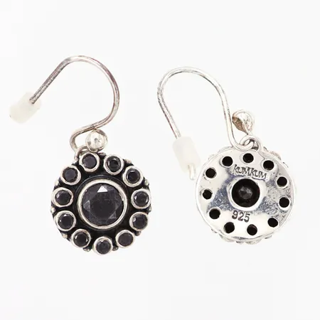 Ett par örhängen KumKum med svarta stenar, 30x14,5mm, silver 925/1000 Vikt: 6,5 g