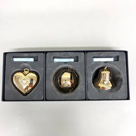 Juldekorationer hjärta, kula och klocka, Georg Jensen, längd ca 6cm, 18K guldpläterad mässing, design Sanne Lund Traberg, ur Christmas Collectibles 2019, originalask Skickas med paket.