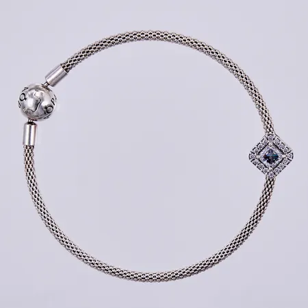 Armband Pandora, berlock med vita stenar, 19cm, bredd ca 2mm, 925/1000 silver Vikt: 10,1 g