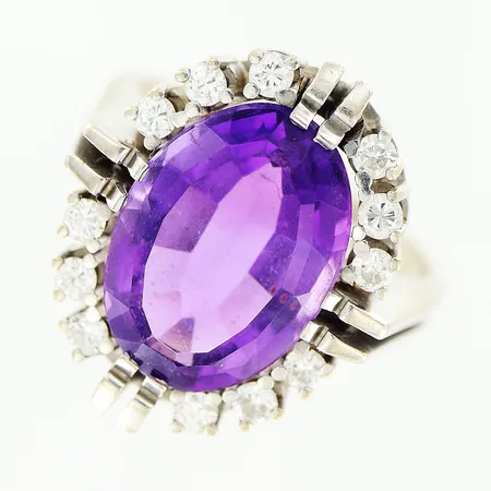 Ring, diamanter 12 x ca 0,03ct, lila sten, stl 16½, bredd 1,5-19mm, vitguld, 14K. Vikt: 5,6 g