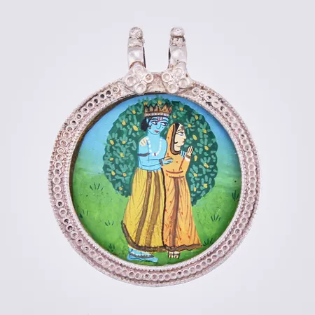 Hänge med motiv, längd ca 5,5cm, bredd ca 44mm, silver ostämplad  Vikt: 22 g