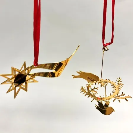 Juldekorationer "Christmas joy" och "Shooting star", Georg Jensen, längd 9,5cm, guldpläterad mässing, Golden Christmas 2002, originalask Skickas med paket.