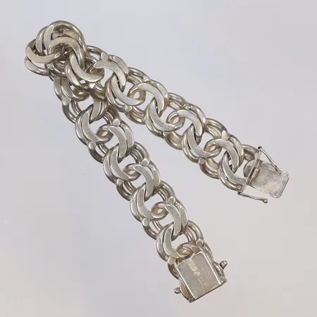 Armband bismarck, 19,7cm, bredd 16mm, otydliga stämplar men tillverkad år 1970, silver 830/1000 Vikt: 73,5 g