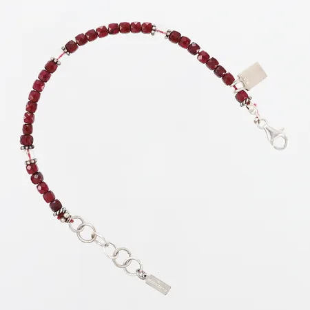 Armband med röda stenar, 19,5cm, bredd: 4mm, silver 925/1000 Vikt: 8,2 g