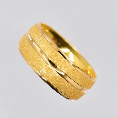 Ring, stl 19½, bredd 8,3mm, 22K Vikt: 2,9 g