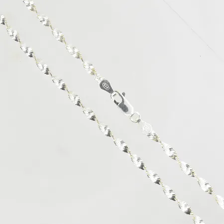 Collier, Guldfynd, längd 43 cm, bredd 3 mm, 925/1000 silver. Vikt: 6,1 g