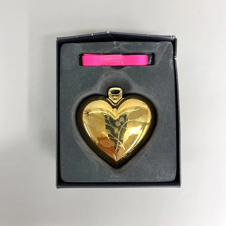 Juldekoration hjärta, Georg Jensen, längd 5,5cm, 24K guldpläterad mässing, år 2015, ur Christmas Collectibles, originalask Skickas med paket.