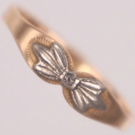 Ring, stl 19½, bredd 2,2-4,8mm, tvåfärgad, 14K  Vikt: 2,3 g