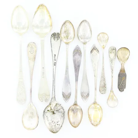 3 serveringsbestick, 1 ströare, 14-22,5cm, 830/1000 silver Vikt: 237,6 g