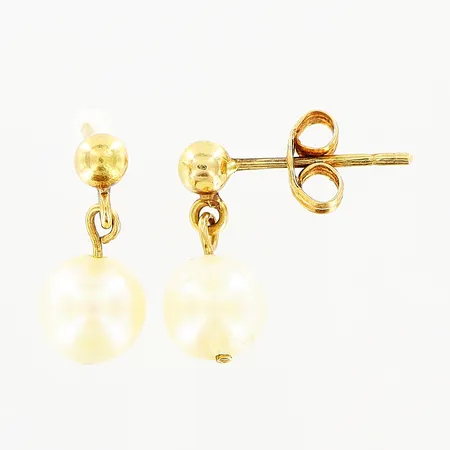 Ett par örhängen, 13mm, odlade pärlor Ø5,7mm, slitage på pärlor, 18K. Bruttovikt: 1,2 Vikt: 1,2 g