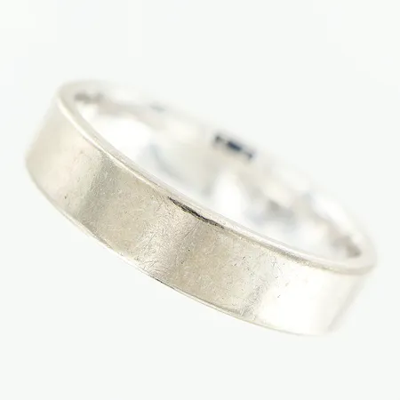Ring, slät, stl 18¾, bredd 4,8mm, Schalins, vitguld, 18K. Vikt: 6,2 g