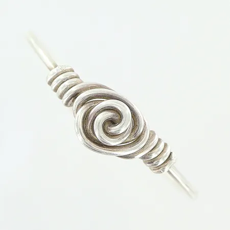 Ring, stl 22, bredd 1-7mm, ostämplat silver Vikt: 1,5 g