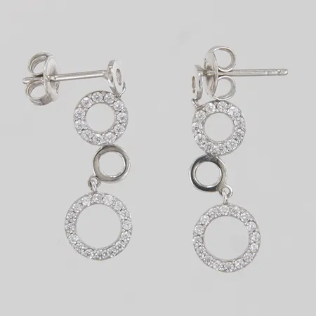 Örhängen, 28x9mm, vita stenar, stift, vitguld 18K.   Vikt: 2,5 g