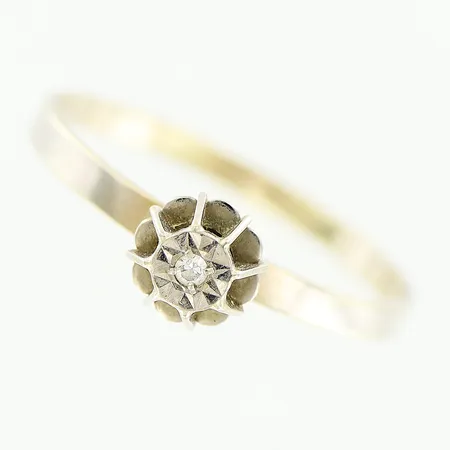 Ring, diamant 8/8-slipad ca 0,01ct, stl 17½, bredd 1,6-5,1mm, höjd på infattning ca 5mm, vitguld, 18K. Vikt: 1,2 g