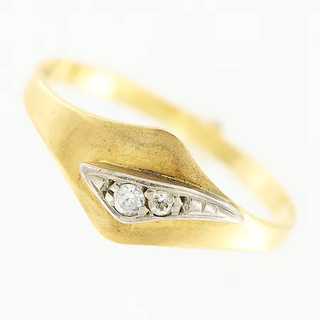 Ring, stenar, stl 16¾, bredd 1,5-7mm, något skev, 18K Vikt: 1,2 g
