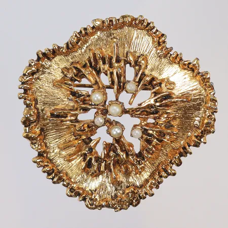 Bijouteri, brosch med plastpärlor, 50x50mm, okänd metall
