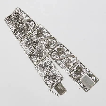 Silverarmband, längd: 18cm, bredd: 17mm, filigranarbete, markasiter varav en saknas, ledad, 835/1000 Vikt: 14,9 g