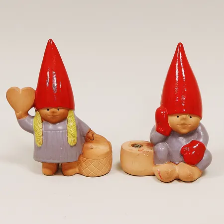 Ljushållare, ur tomtefamiljen, Lisa Larson för Gustavsberg, ca 14-14,5-cm, etikettmärkta, mindre stearinrester och fläckar Skickas med postpaket.