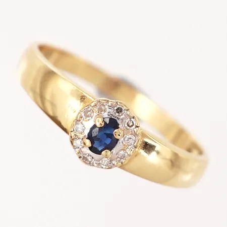 Ring med safir och diamanter ca 10x0,01ct, stl 18½, bredd: 2-7mm, 18K Vikt: 2,4 g
